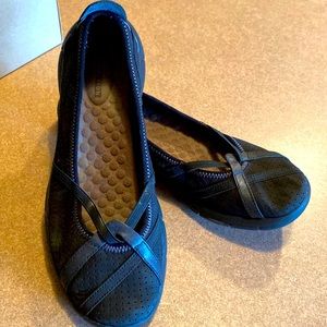 Size 7 Clarks slip on shoe